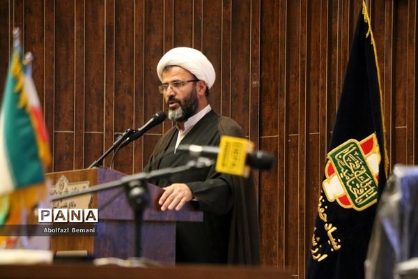 نشست نقد و بررسی کتاب «خاتون و قوماندان» در قم