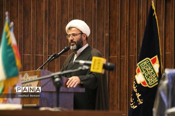 نشست نقد و بررسی کتاب «خاتون و قوماندان» در قم
