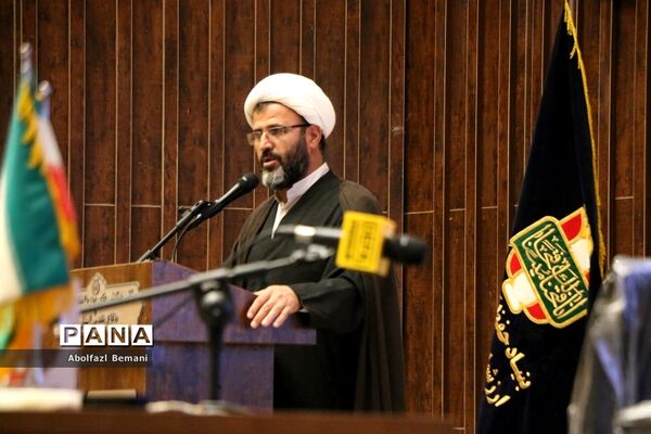 نشست نقد و بررسی کتاب «خاتون و قوماندان» در قم