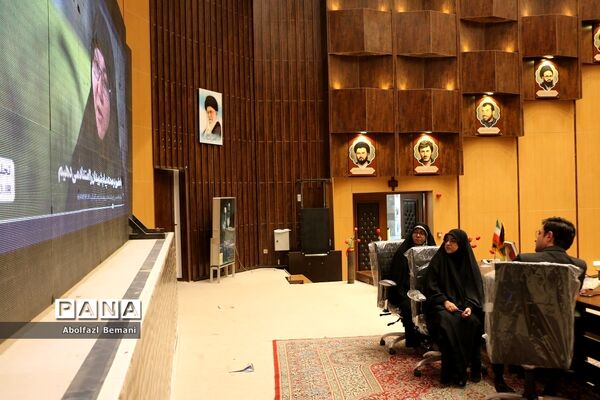 نشست نقد و بررسی کتاب «خاتون و قوماندان» در قم