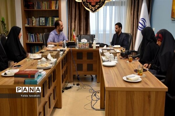 جلسه تفاهم‌نامه همکاری بین روابط‌ عمومی ادارات آموزش و پرورش و دانش‌آموزان خبرنگار در مشهد