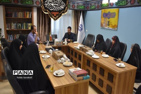 جلسه تفاهم‌نامه همکاری بین روابط‌ عمومی ادارات آموزش و پرورش و دانش‌آموزان خبرنگار در مشهد