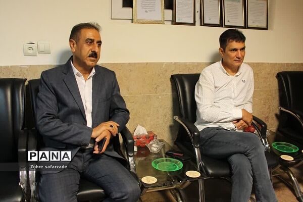 مراسم  تجلیل از خبرنگاران حوزه‌ها و نهادهای مختلف توسط امام‌جمعه رودهن در روز خبرنگار