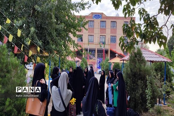 اعزام دانش‌آموزان دختر رباط‌کریم به اردوی یاورمربیان