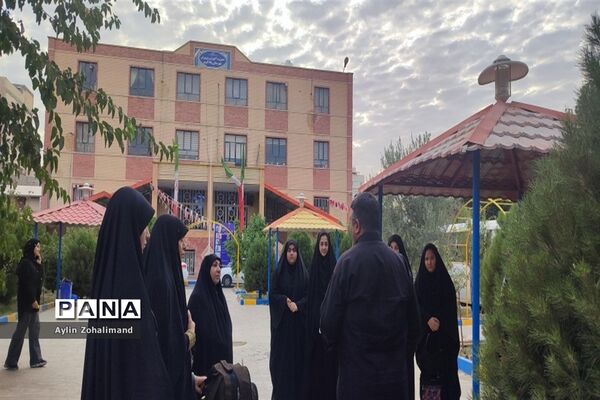 اعزام دانش‌آموزان دختر رباط‌کریم به اردوی یاورمربیان