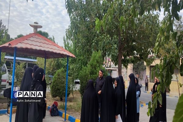 اعزام دانش‌آموزان دختر رباط‌کریم به اردوی یاورمربیان