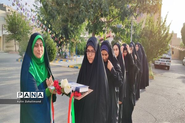 اعزام دانش‌آموزان دختر رباط‌کریم به اردوی یاورمربیان