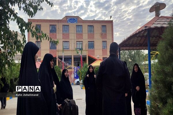 اعزام دانش‌آموزان دختر رباط‌کریم به اردوی یاورمربیان