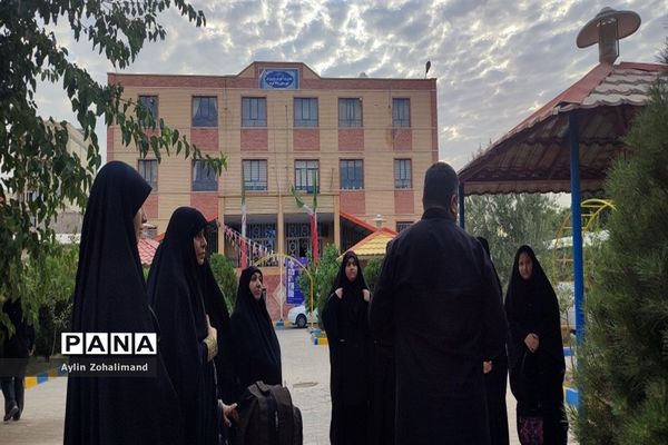 اعزام دانش‌آموزان دختر رباط‌کریم به اردوی یاورمربیان