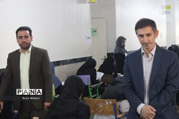 آزمون استخدامی دبیری در ناحیه یک بهارستان