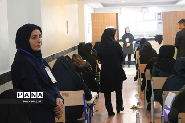آزمون استخدامی دبیری در ناحیه یک بهارستان