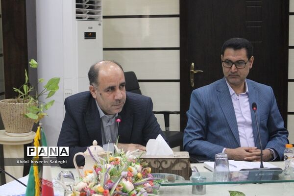 جلسه ستاد ثبت‌نام استانی و شورای معاونان اداره‌کل آموزش و پرورش استان بوشهر