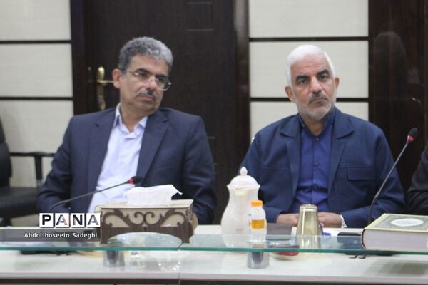 جلسه ستاد ثبت‌نام استانی و شورای معاونان اداره‌کل آموزش و پرورش استان بوشهر