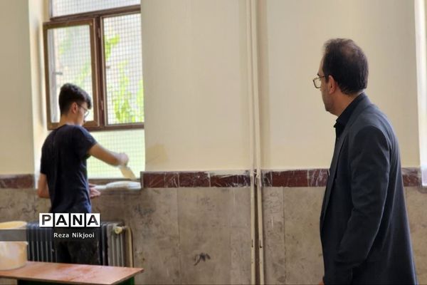 رنگ‌آمیزی مدارس ناحیه یک بهارستان با طعم کارورزی هنرستانی