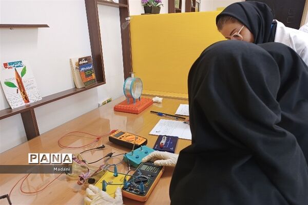 بیست‌و‌یکمین دوره از مسابقات علوم آزمایشگاهی در دبیرستان استعدادهای درخشان فرزانگان امین ۲