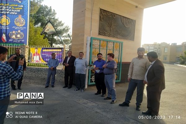 استقبال از دانش‌آموز قهرمان کشتی پهلوانی کاشمری