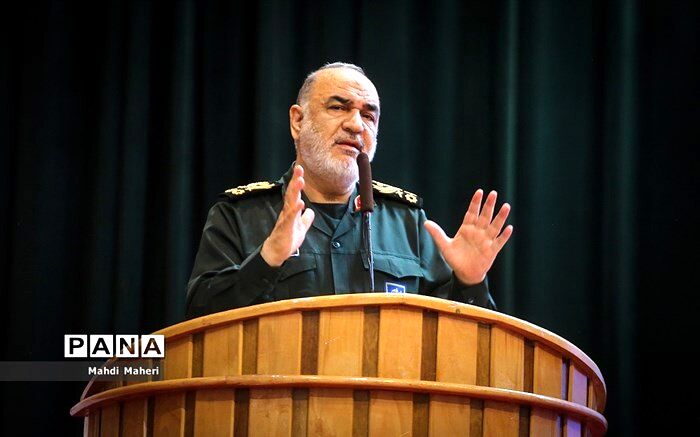 دشمنان تلاش می‌کنند با کلمات، اعتماد را از بین ببرند و باورها را سست کنند