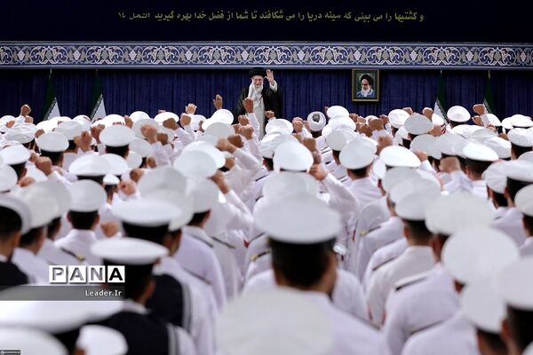 دیدار کارکنان و خانواده‌های ناوگروه ۸۶ ارتش با رهبر انقلاب