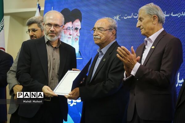 مراسم تجلیل از مناطق فعال شهر تهران در اکران‌های مدرسه‌ای فیلم‌های مستند خیرین