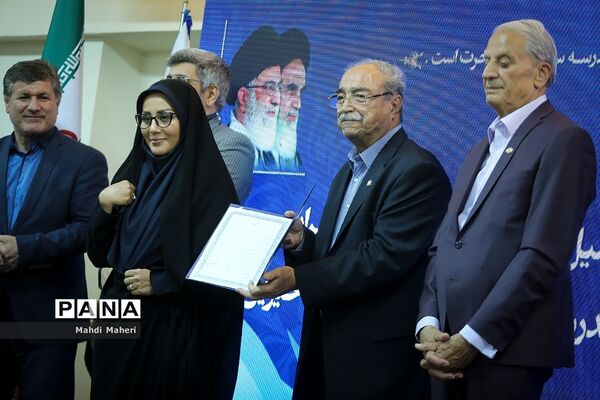 مراسم تجلیل از مناطق فعال شهر تهران در اکران‌های مدرسه‌ای فیلم‌های مستند خیرین