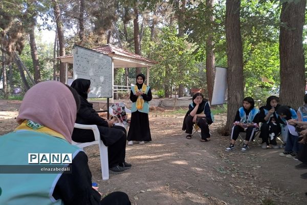 حضور دانش‌آموزان فیروزکوه در کلاس‌های آموزشی‌ اردوی یاورمربیان پیشتاز سازمان دانش‌آموزی استان تهران