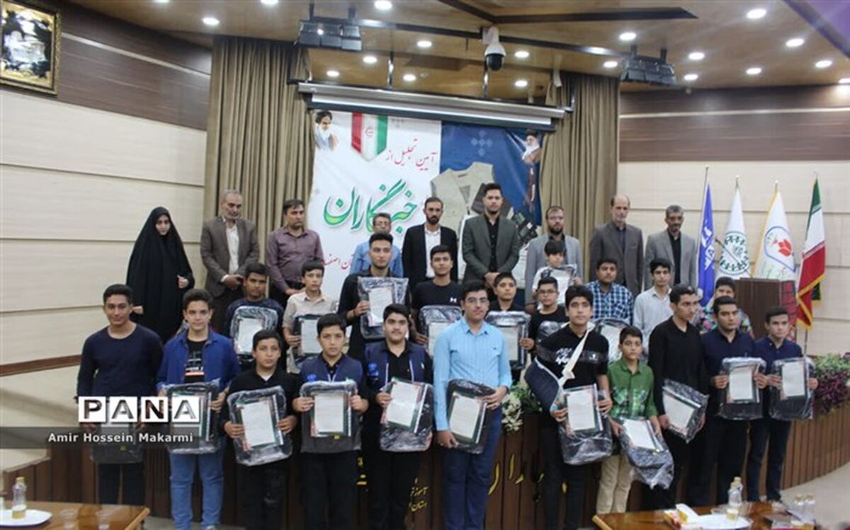 خبرنگاری نقشی مکمل برای دانش‌آموزان است