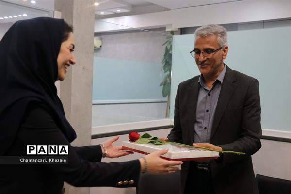 بازدید معاون سوادآموزی خراسان‌رضوی به‌مناسبت روز خبرنگار از سازمان آگهی‌های روزنامه  خراسان