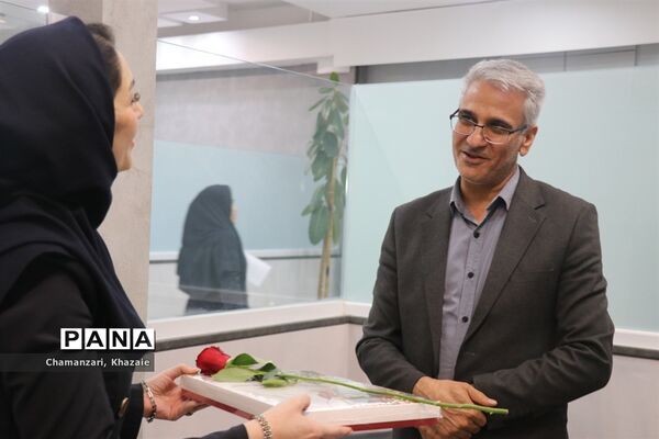 بازدید معاون سوادآموزی خراسان‌رضوی به‌مناسبت روز خبرنگار از سازمان آگهی‌های روزنامه  خراسان