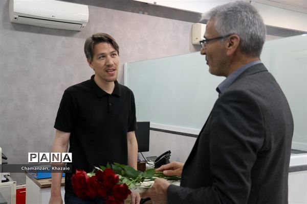 بازدید معاون سوادآموزی خراسان‌رضوی به‌مناسبت روز خبرنگار از سازمان آگهی‌های روزنامه  خراسان