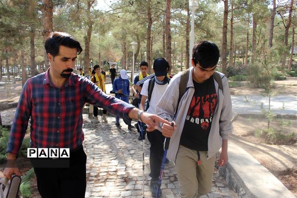 کلاس آموزشی کوهنوردی برای دانش‌آموزان عضو سازمان دانش‌آموزی  استان اصفهان