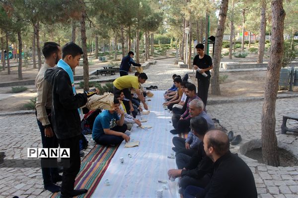 کلاس آموزشی کوهنوردی برای دانش‌آموزان عضو سازمان دانش‌آموزی  استان اصفهان