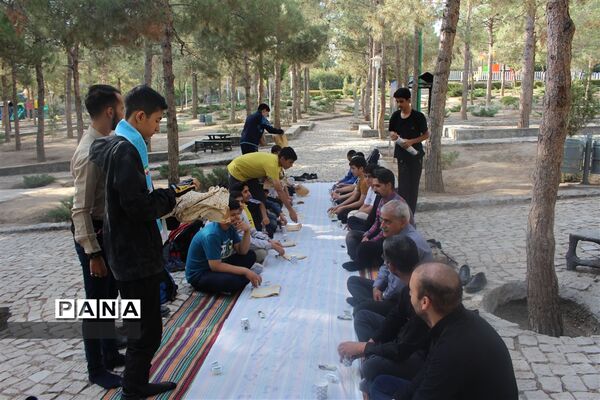 کلاس آموزشی کوهنوردی برای دانش‌آموزان عضو سازمان دانش‌آموزی  استان اصفهان
