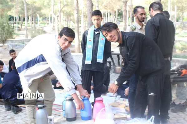 کلاس آموزشی کوهنوردی برای دانش‌آموزان عضو سازمان دانش‌آموزی  استان اصفهان