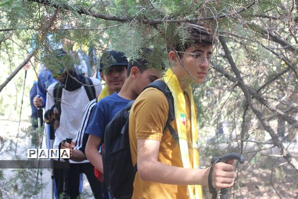 کلاس آموزشی کوهنوردی برای دانش‌آموزان عضو سازمان دانش‌آموزی  استان اصفهان