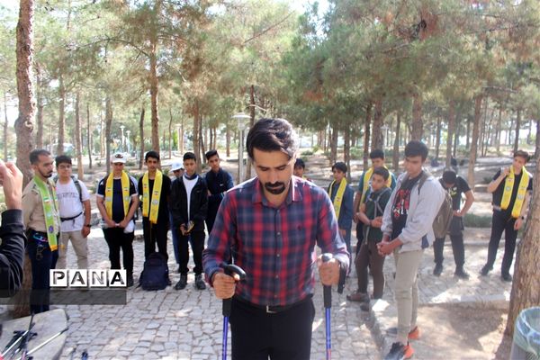 کلاس آموزشی کوهنوردی برای دانش‌آموزان عضو سازمان دانش‌آموزی  استان اصفهان