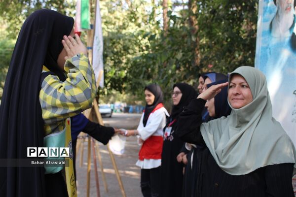 اهدای پرچم افتخار به مناطق در اردوی یاورمربیان پیشتاز دختر شهرستان‌های استان تهران