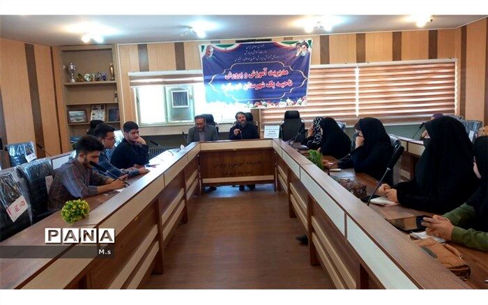 نشست خبری خبرنگاران پانا با مدیر آموزش و پرورش ناحیه یک شهرکرد