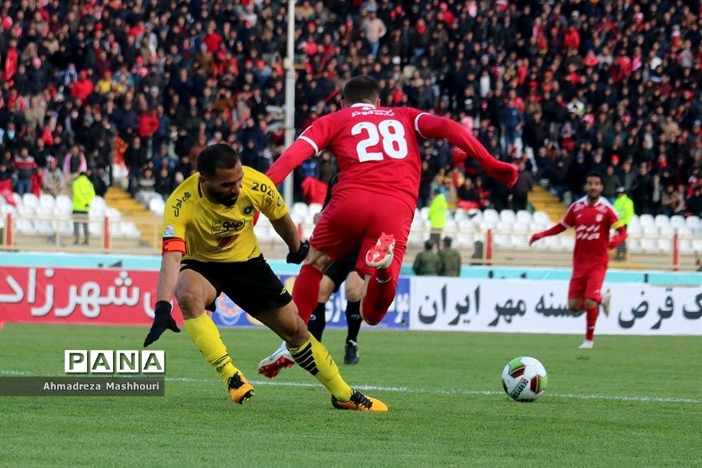 کولاک طلایی‌پوشان اصفهان مقابل تراکتور؛ سپاهان با توپ پر وارد شد