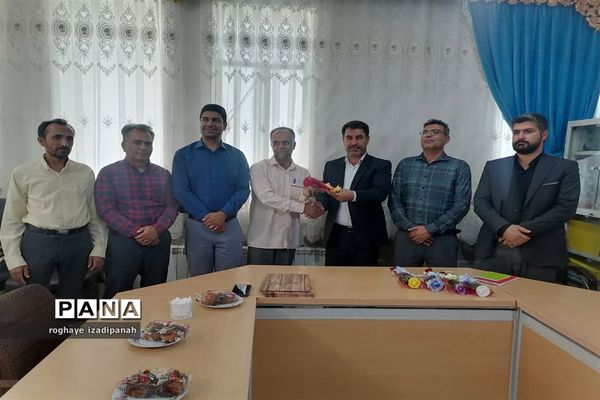 تجلیل از خبرنگاران در اداره آموزش و پرورش شهرستان خاتم