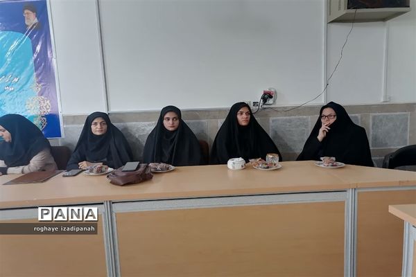 تجلیل از خبرنگاران در اداره آموزش و پرورش شهرستان خاتم