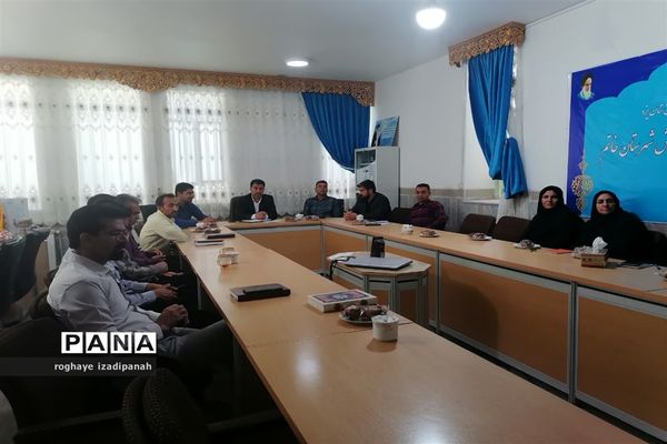 تجلیل از خبرنگاران در اداره آموزش و پرورش شهرستان خاتم