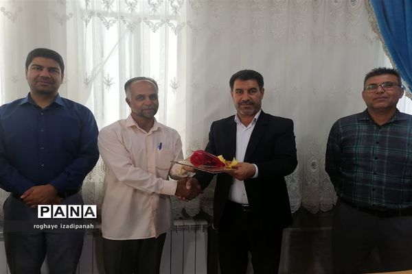 تجلیل از خبرنگاران در اداره آموزش و پرورش شهرستان خاتم