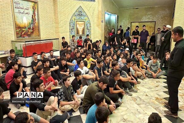 استقبال پرشور دانش‌آموزان منطقه ۸ از اردوی راهیان نور غرب کشور