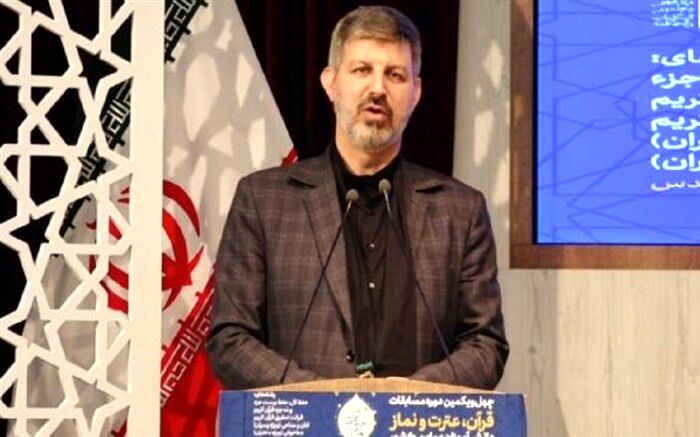 از دانش‌آموزان برگزیده مسابقات قرآن، عترت و نماز، برنده واقعی کسی است که دوستان خود را سر سفره قرآن بنشاند