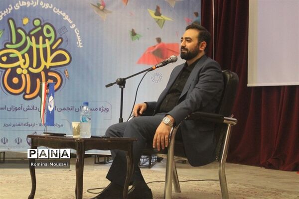 بازدید معاون امور جوانان وزارت ورزش و جوانان از اردوی طلایه‌داران فردا در تبریز