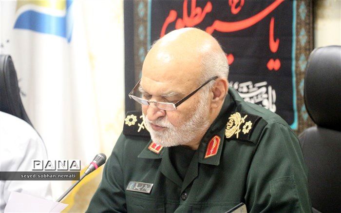 یک خبرنگار انقلابی باید بتواند زود تر از دشمن اقدام به نشر اطلاعات کند