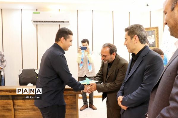 آئین تجلیل از خبرنگاران فعال ناحیه سه مشهد مقدس