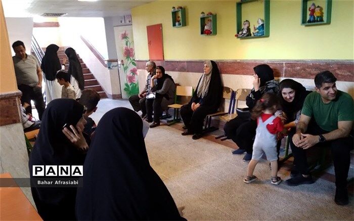 ویزیت رایگان و خدمات پزشکی در مدرسه یاس نبی شهرستان رباط‌کریم/ فیلم