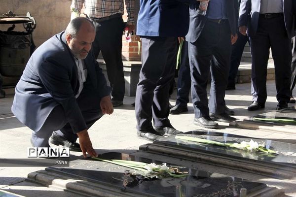 غبارروبی مزار شهدای رسانه به‌مناسبت روز خبرنگار