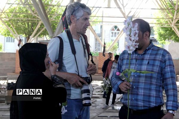 غبارروبی مزار شهدای رسانه به‌مناسبت روز خبرنگار